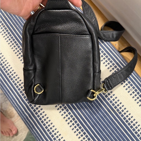 Quince Italian Leather Sling Pack - Picture 15 of 15